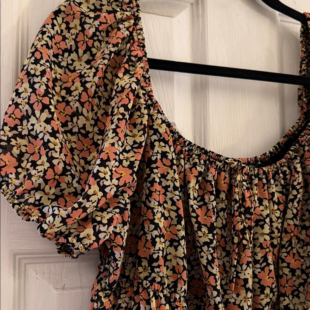 Forever 21 Plus Size Floral Puff Sleeve Top - Picture 2 of 7